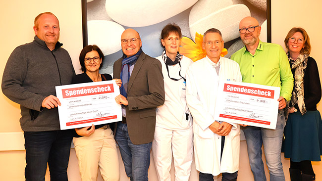 v.l.: Geschäftsführer Stefan Mayer von der Landschaftspflege Mayer GmbH; Vorstand Stefan Scheck und Hospizleitung Ruth Wiedemann vom Chiemseehospiz Bernau; Leitende Ärztin Monika Kinne und Chefarzt Dr. med. Thomas Kubin von der Palliativstation am Klinikum Traunstein; Geschäftsführer Josef Mayer und seine Frau Dorothee von der Landschaftspflege Mayer GmbH